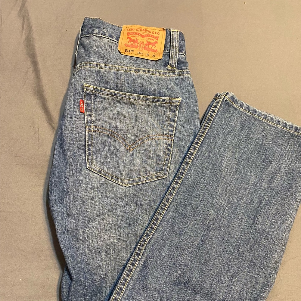medium wash Levi’s